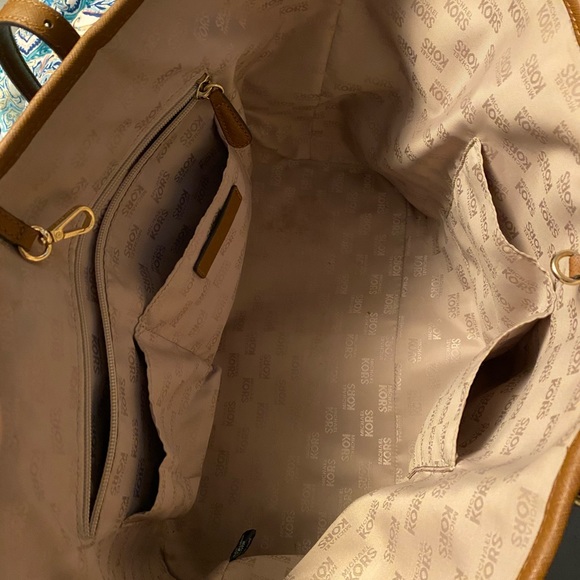 Michael Kors purse - Picture 3 of 3